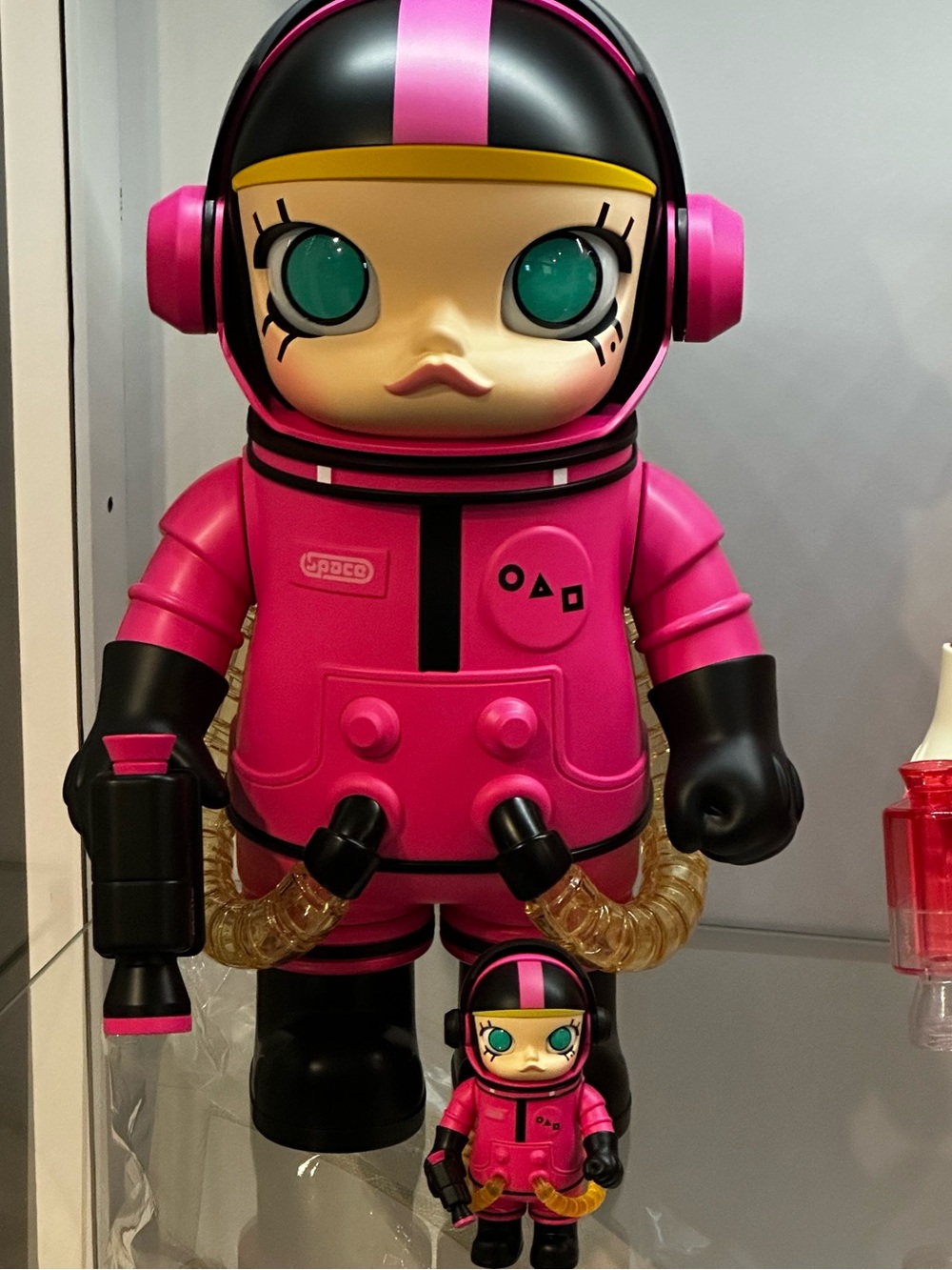 MEGA SPACE MOLLY 400% + 100% MASKED SOLDIER SQUID GAME LIMITED EDITION - Picture 2 of 10